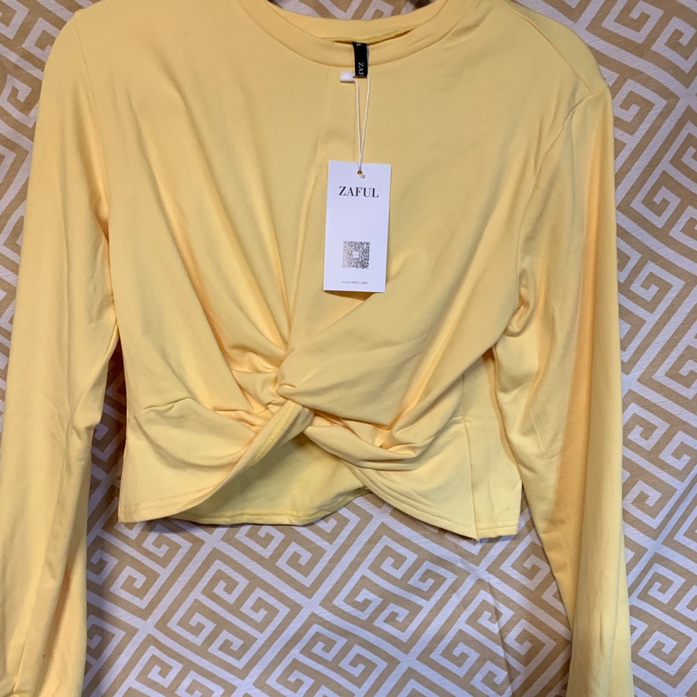 NWT. Yellow long sleeve crop top. XL